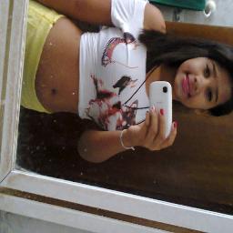 ' Eu sorrio bonito e deixo os outros querendo sαber o segredo que me fαz feliz; XD