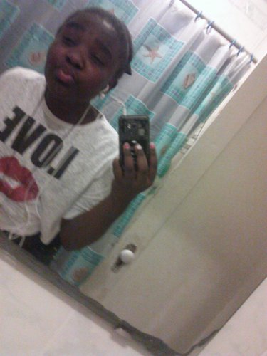 Its KISSIEZ BIIITTTCCCHHH!!!!!! (NO WORRIES)