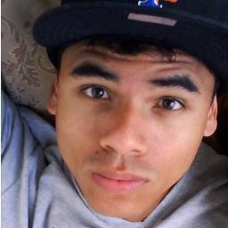 -Com você eu to feliz, vou esquecer oque ficou pra traz, Eu Amo o seu sorriso e amo ainda mais te fazer sorrir. @FallconiCrew_