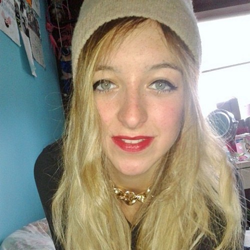 ClaireKelly_xO's profile picture. GET OFF