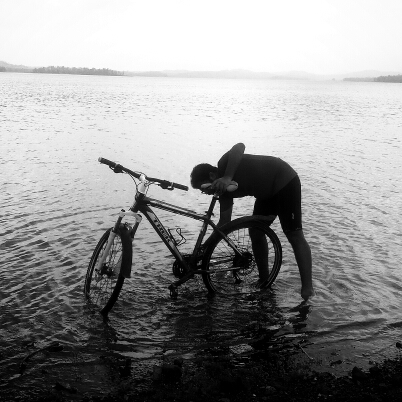 life revolves around photography, cycling, music and food❤️