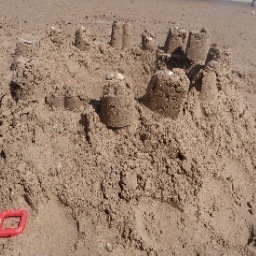 Mother to three children. Love fun activities with the kids, crafts, parties and education.