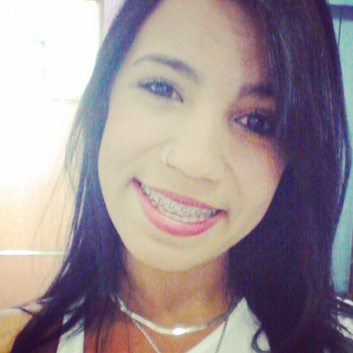 .. O mundo pode até fazer você chorar mais Deus te quer sorrindo *-* !