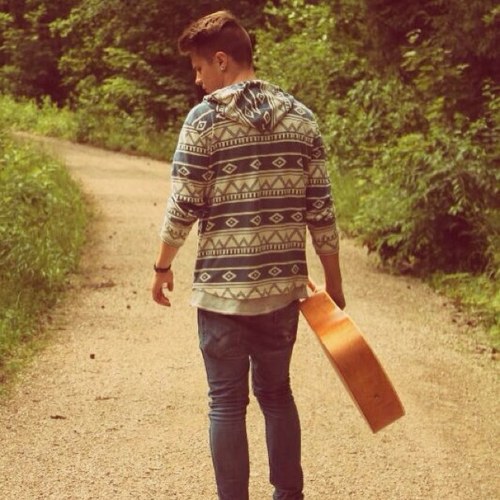 singer/songwritter  please follow me and my other account @bayerbeliever