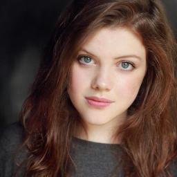 Reina de Narnia, hermana de Susan, Peter y Edmund. Derrotamos a la bruja Blanca gracias a Aslan. Te recomiento que me creas.