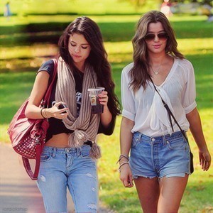 Seleanor_'s profile picture. Loving @SelenaGomez and @EleanorJCalder