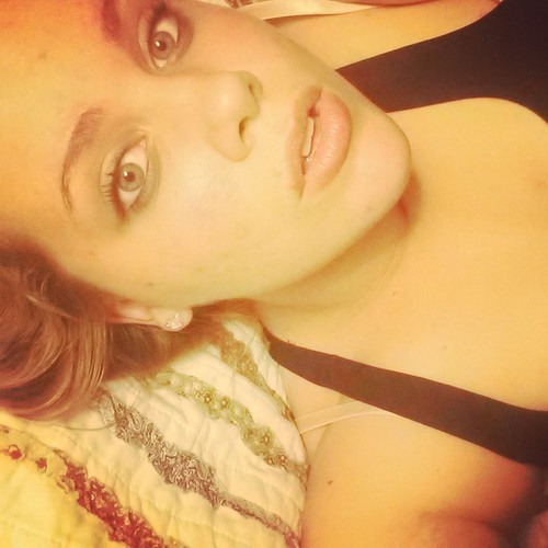 HaileyElizabe18's profile picture. 