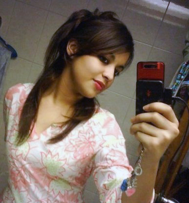 Fun lovin, movie addictd, bollywood crazy, pizza lover..... Admirer of Varun and Siddharth...