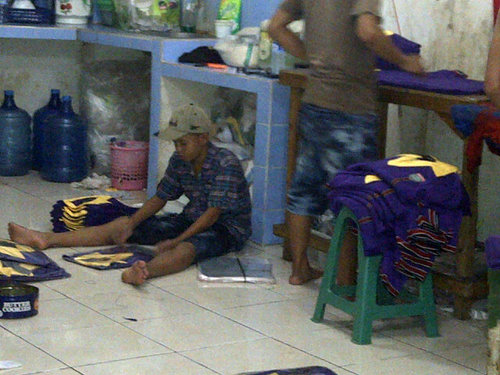 ALLAH tuhanku. Al-quran kitabku.Muhamad saw nabiku.                             U follow me I follow back you .