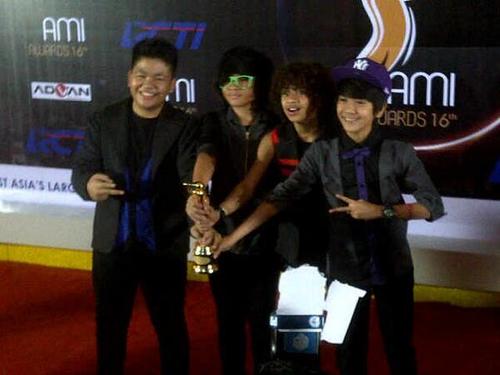 Always support CJR dalam keadaan apapun;) |IDR ,AMS ,BBS ,TRM ♥:) |14 Maret 2000☺