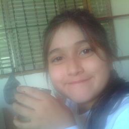 soy mujer digo malas palabras ago puras tonterias y soy loca pero ¿y que? si no existe el principe azul porque creerme princesa