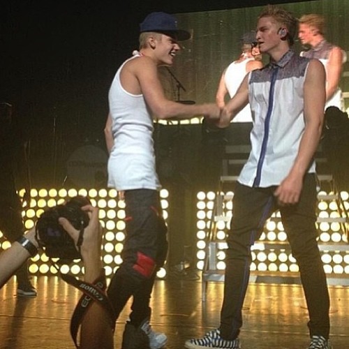 Sipsonizer,Angel de Argentina.
Soy un angel amo a Cody Simpson y aunque me critiquen lo siguire amando