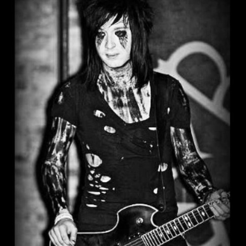 BVB_in_the_end's profile picture. the ugly truth has a model face