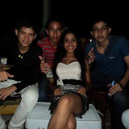 El que vive para servir..
No sirve para vivir..
Un tal alvin:$