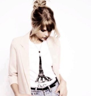 8zeyneph8's profile picture. Swiftie