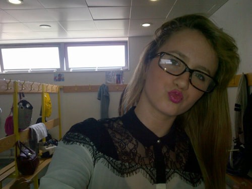 I love adding random people because I want to know them and have fun (always follow back xxx)