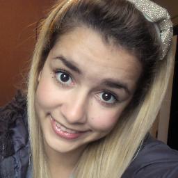Victor Jesus Eterno ... Pode me chamar de Mooh :3       Corpinho uma beleza, carinha de princesa Vale mais que um diamante, essa mina é uma riqueza!
