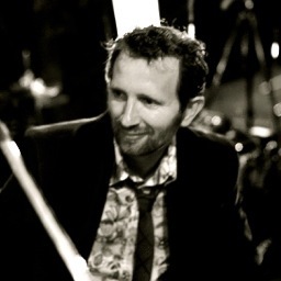 KristoFAveneAu's profile picture. Terrien agnostique tendance humaniste. BD, Guitare, Rock, prof... j'être Humain