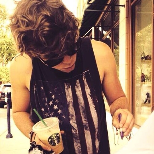 Free follow from @wowingnarry and @5secsofbusted so please follow back on them