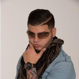 bueno soy un chico normal que le gusta mucho estudiar al igual la buena bestimenta(swagga)mi deporte favorito el futboll