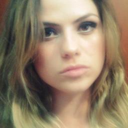 momogc_'s profile picture. Sou abraços, sorrisos, ânimo, bom humor, sarcasmo, preguiça e sono. Música alta e silêncio...Sorrindo à toa ,só vibrando amor e paz.