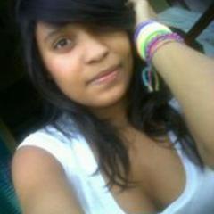 SOY ALGO DIFERENTE, ESTOY LOCA, ME CONFUNDO, ME ILUSIONO, ME RÍO SOLA, DESCONFÍO, TNGO DUDAS, CAIGO, ME LEVANTO Y DOY LA CARA, HAGO REÍR, ODIO SUFRIR, AMO VIVIr