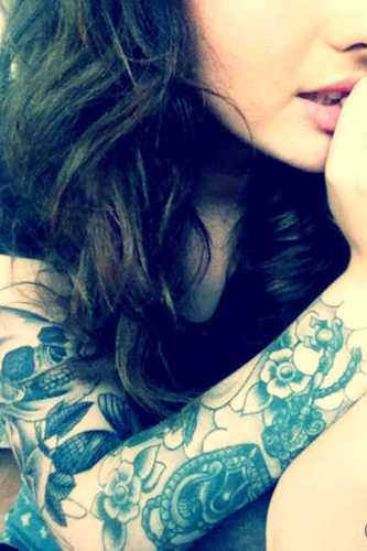 Scholar by day, pop star/drug lord by night and a total sucker for Aussies & Tattoos.