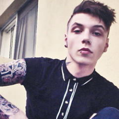 Welcome to the army of fans of Black Veil Brides. Follow me please s2