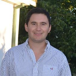 Entusiasta del arte y la ciencia de hacer máquina, del basket, running y ajedrez.