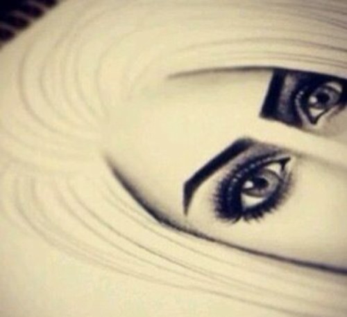 الشّئ الوحِيدِ الذيَ يجعلٌنا أقوى كلمَا أنكسرنا ، هوِ اليقين التّام بأنَّ الامر كُله بيد اللّه وأنَّ الحيَاةٌ ستمضيَ مَهما حَدث