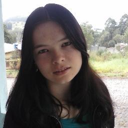Nunca conheci ninguém por quem valesse a pena morrer.
Só alguém por quem vale a pena viver...
Tem muita gente dizendo que amam, mas poucas provam esse amor...
