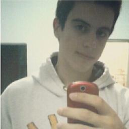 18 anos, solteiro. Sigo se me seguir, só avisar ;p