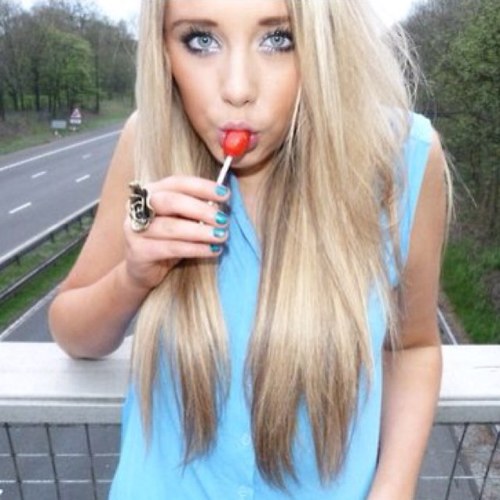Hii i do photoshoots • 14 years • i love my boyfriend jay • he's my everything •