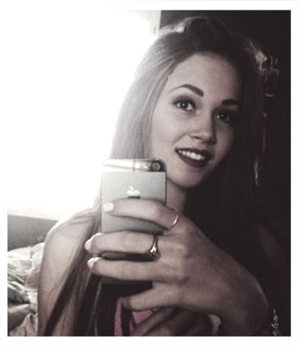 Hey Im Bree. My best friends are @sparklyman7 @LoganLilScooter and @OliviaHoltFake . #ExzamtlyCrew. My brothers are chase, adam, and leo. :3 #single