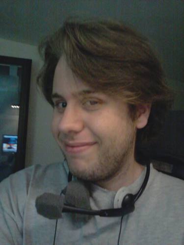 Youtuber, disegnatore, musicatore, montatore, qualsiasi altra cosa finisca in tore (ma non Salvatore).
*strizza l'occhio*