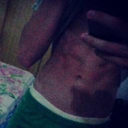 Já que eu falo sozinho na vida real, resolvi criar um twitter, pelo menos aqui eu falo sozinho com todo mundo'(: