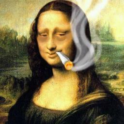 sou pura, sou santa, meu sorriso te encanta. mona lisa na parada