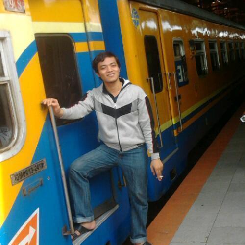 johanessinambel's profile picture. If someone injures your heart with honesty, what do you say to him and what are you doing??