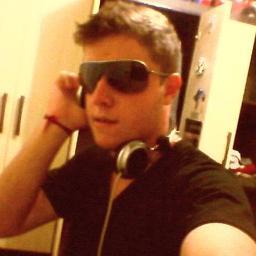 Ah segue ae --* pior qe seu tt tá , nao fica KAOKOAS---**  irmao @1Silveira_loco