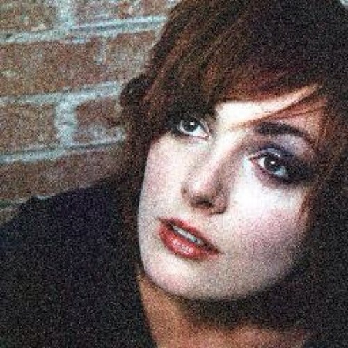 saharasmith_jp's profile picture. テキサスの女性SSW,サハラ・スミスによるソロプロジェクト。Ｔボーン・バーネットに認められサハラ・スミス名義の1stAL『ミス・オブ・ザ・ハート』で2010年デビュー。2013年秋、ガールパイロットとしての初アルバムをリリース。