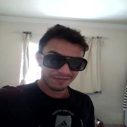 Tudo o que é desordem, revolta e caos me interessa; e particularmente as atividades que parecem não ter nenhum sentido. Talvez sejam o caminho para a liberdade.