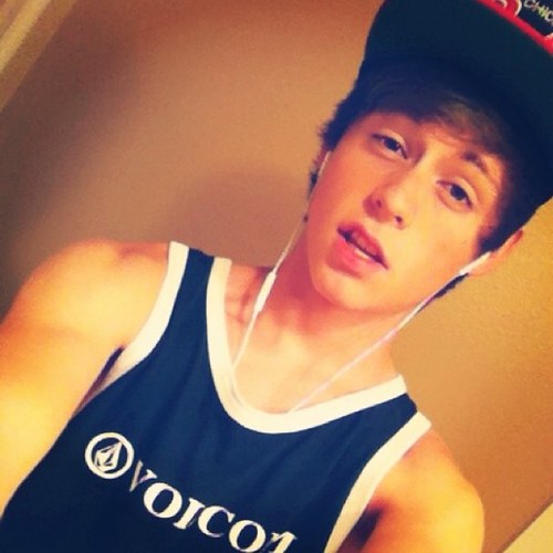 JHBent_'s profile picture. S.i.n.g.l.e