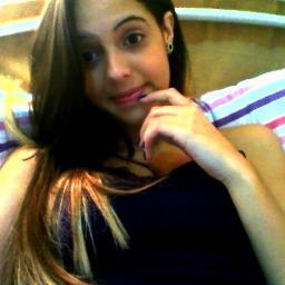 Bem leonina, menina, mandona . Linda, sabe da sina, mina valentona . Fina, cheia de razão, rainha, foliona (...) ♪ Pertenço ao Henrique ok ? u-u  ♥