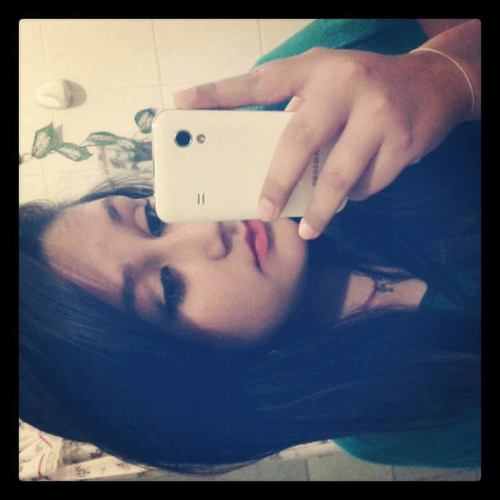 hola :3 soy chilena c: tengo 14 años... y recien empezare mi carrera como cantante *-* directioner de por vida ღ
