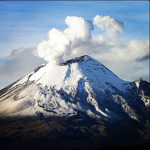 El segundo volcán más alto de México, con una altura máxima de 5500 metros sobre el nivel del mar, Don Goyo pa los cuates. (No fumo)
