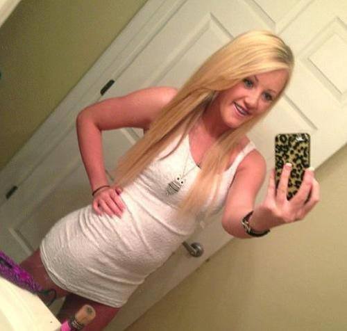 Hiiii , i'm Bayli :) I like to have funn and meet new people.