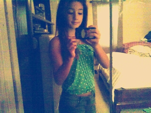 Follow me & i'll follow back ;* ♥ 
The weeknd is my life Xo ♥♥♡