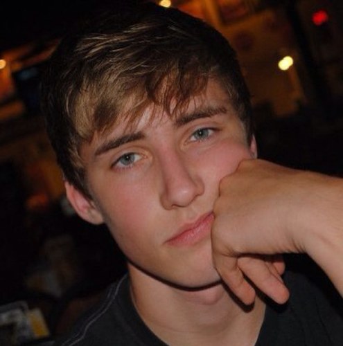 grindrtroll's profile picture. 