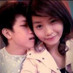 Chicser Supot. Tatanong mo kung nakita ko na ba? Oo, nagpapahipo sila nun sa lalake. Nahuli ko. Hahahaha! Tanginang jejefans.