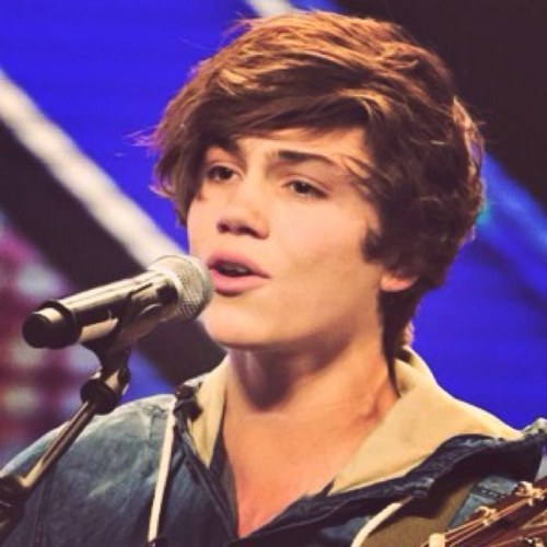 Hey im sean! British! i sing mostly! I would give a girl anything she wanted and never hurt her! |single| #Brokenhearted